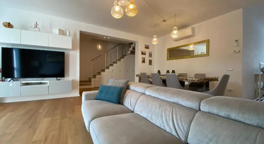Beatrice Luxury Home - Image 1