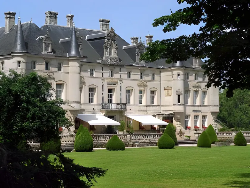 Château des Monthairons Hôtel Restaurant GastroMaison Spa privatif - Image 1