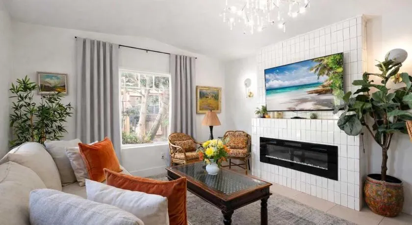 Central Location Cozy Home Villa - Image 1
