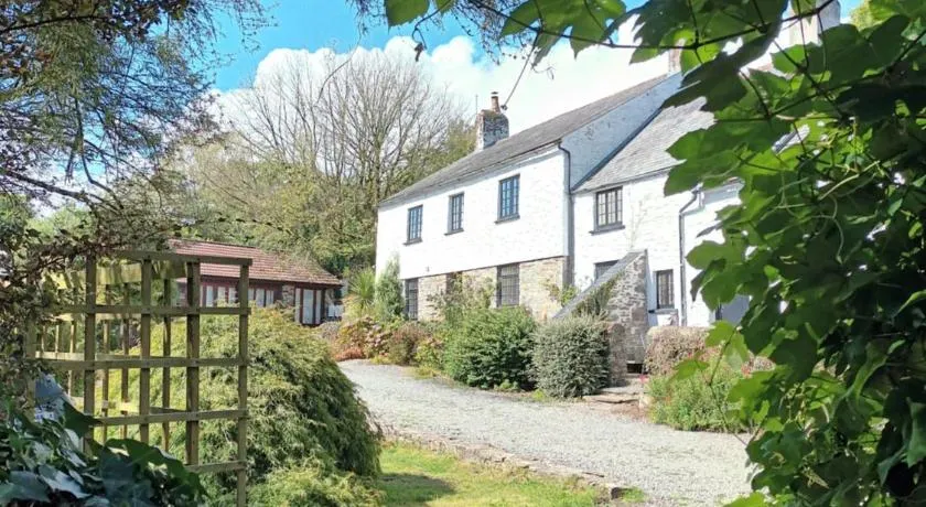 Farm Stay with Six Cottages and animal experiences, 30 minutes to Exmoor & Beaches, Pet friendly, seasonal Outdoor heated pool, Games barn, fast WiFi and parking - Image 1