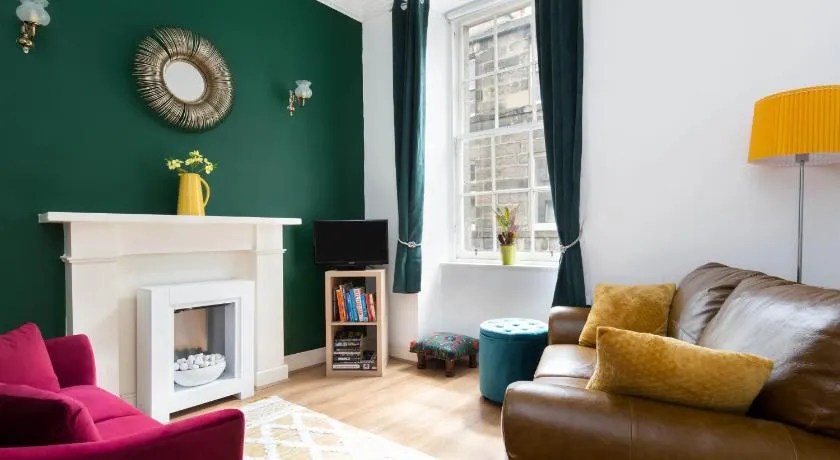 Newly renovated stunning apartment in Stockbridge - Image 1