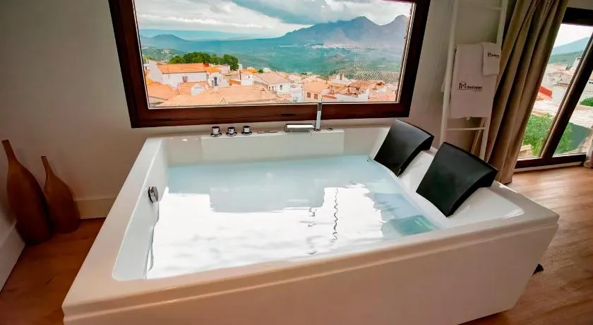 Miramundos Jacuzzi privado y vistas Escapadas románticas en Magina - Image 1