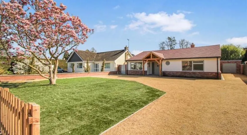 Detached Home Near Kings Lynn - Image 1