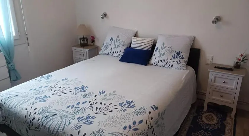 CHAMBRES Climatisées tout Confort,GARE ,WIFI, parking, avec pt dejeuner compris - Image 1