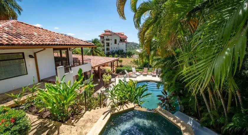 Luxury Five-Bedroom Oasis in Playa Flamingo with a Private Pool and Stylish Decor - Image 1