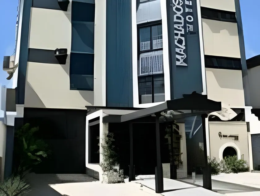 Machado´s Plaza Hotel - Image 1