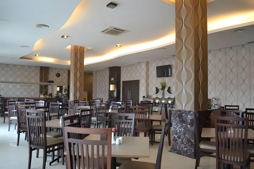 Arinas Hotel - Image 1