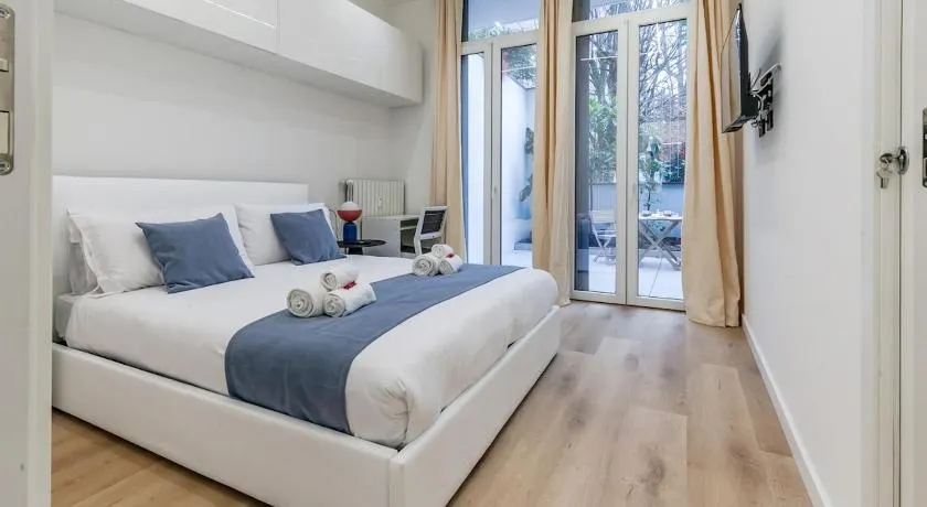 Luxury 2-bedroom apartment central station - Image 1