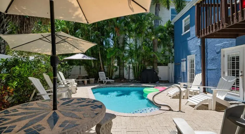 AMI Condo With Pool, Walk to Beach, Bars, Restaurants and Fishing! - Image 1