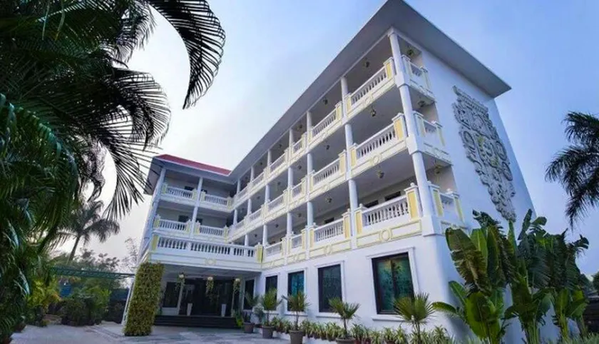 Hotel Royal Retreat - Image 1
