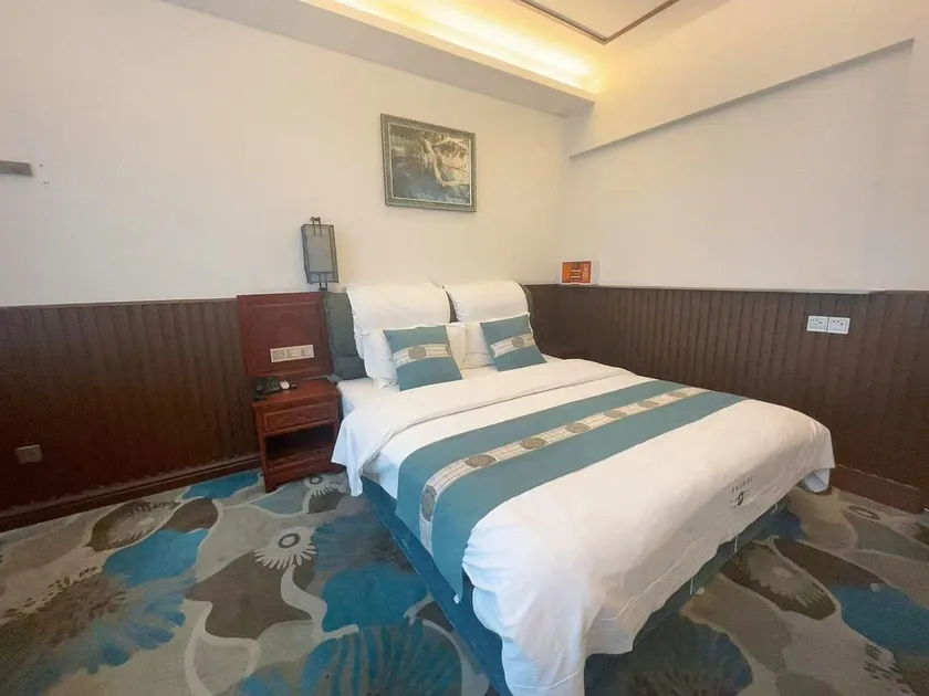 Shangri-La Hotel - Image 1