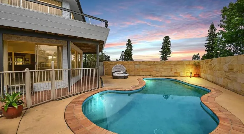 Sunset Lake House - Image 1