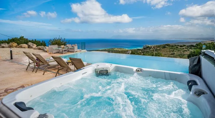 Villa Azuria con Piscina Privata Vista Mare - Image 1