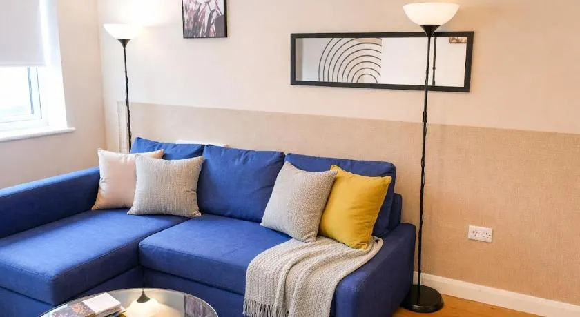 Modern Oxford 1 Bedroom Apart free CarPark Gated Development Newly Refurbished - Image 1