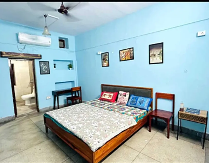 Blue town Hostel & Cafe - Image 1