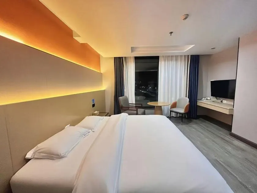 Xiaofeng Light Stay Hotel (Xiaolan Daxin Xinduhui Branch) - Image 1
