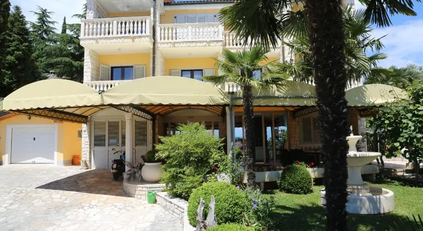 VILLA ANA LOVRAN apartments & rooms - Image 1