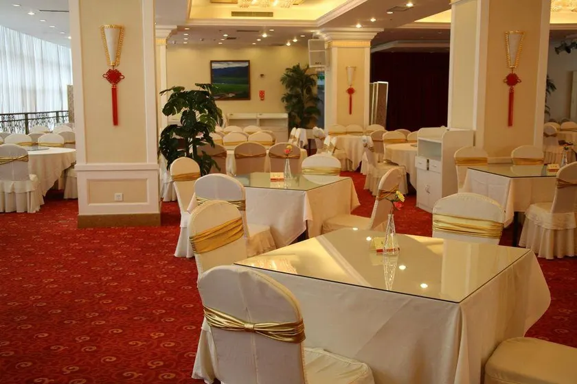 Yaolong Hotel - Image 1