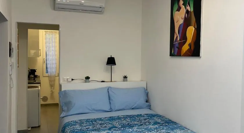 Daisy House - Image 1