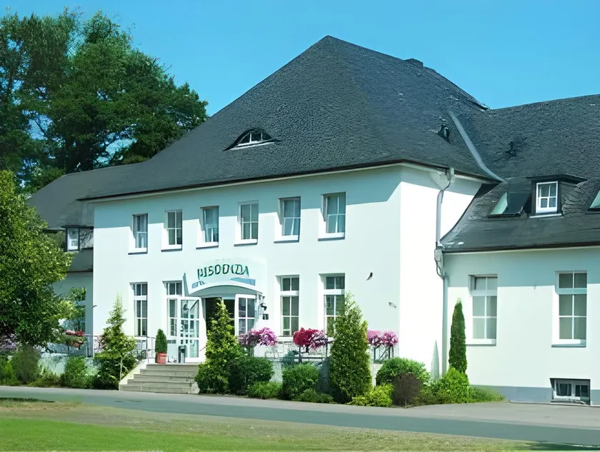 Residenzia Hotel Grenadier - Image 1