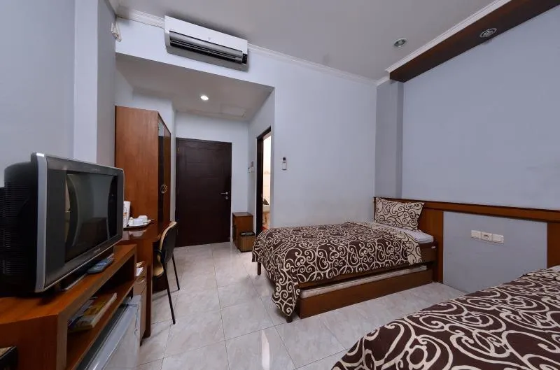 UNY Hotel - Image 1