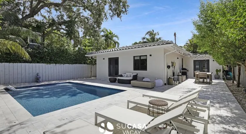 Saltwater Pool, Firepit, & Workspace I 7 min to Brickell - Image 1