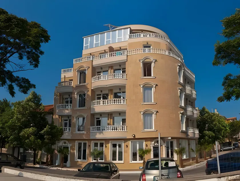 Family Hotel Paros - Image 1