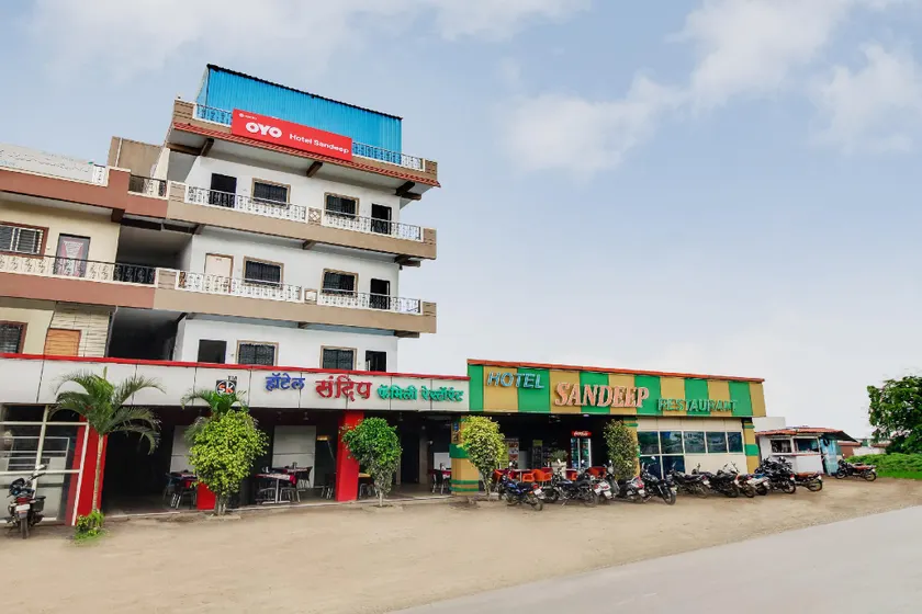 OYO 43680 Hotel Sandeep - Image 1
