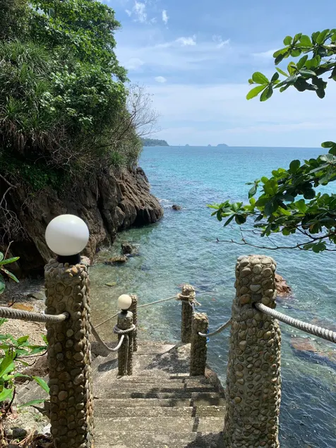 Koh Chang Hut Hotel - Image 1