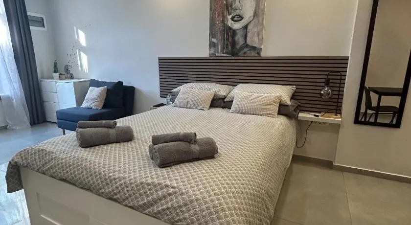 Apartma Darsi - Image 1