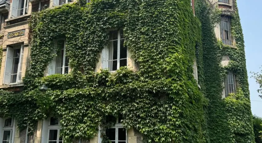 Chambres d'Hôtes du Chateau de Monteux - Image 1