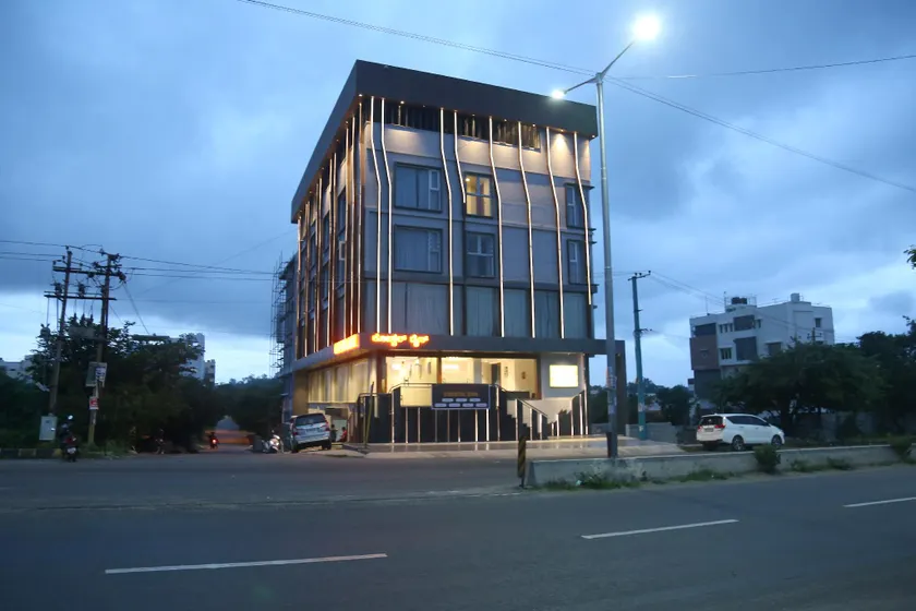 Roots Luxury suits & Banquets - Image 1
