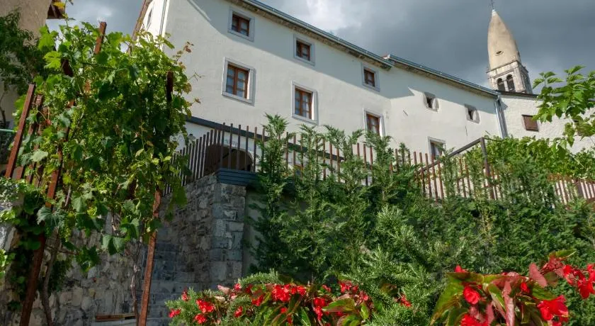 Apartmaji in sobe Odlična hiša Štanjel - Image 1