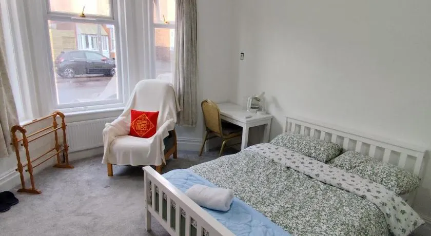 Double Room in Winton - Image 1