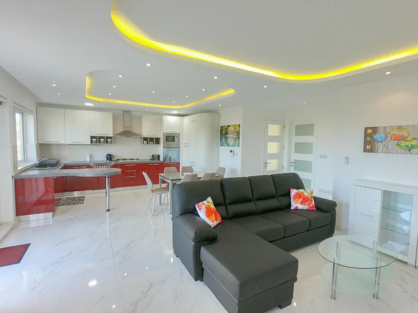 G1 Luxury Penthouse close to Golden Bay - Image 1