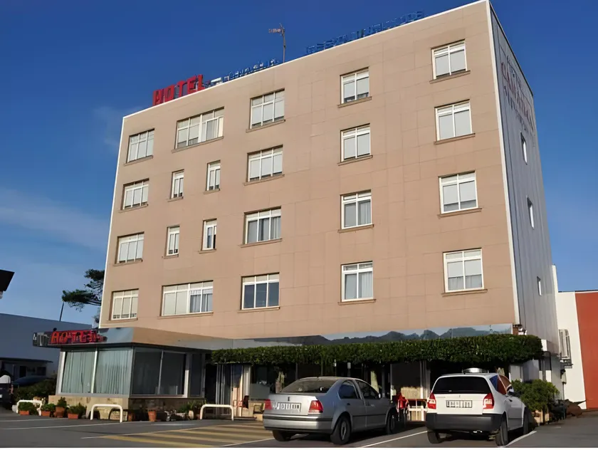 Hotel Canaima Bruma 1,5 k Camino - Image 1