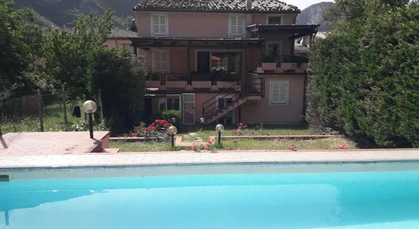Villa Claudia indipendente con piscina ad uso esclusivo - Image 1