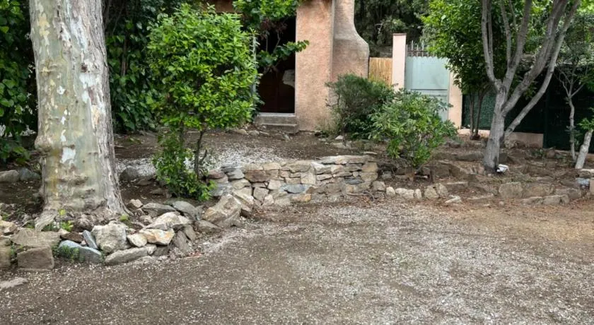 Jolie maison de village à Grimaud - Image 1