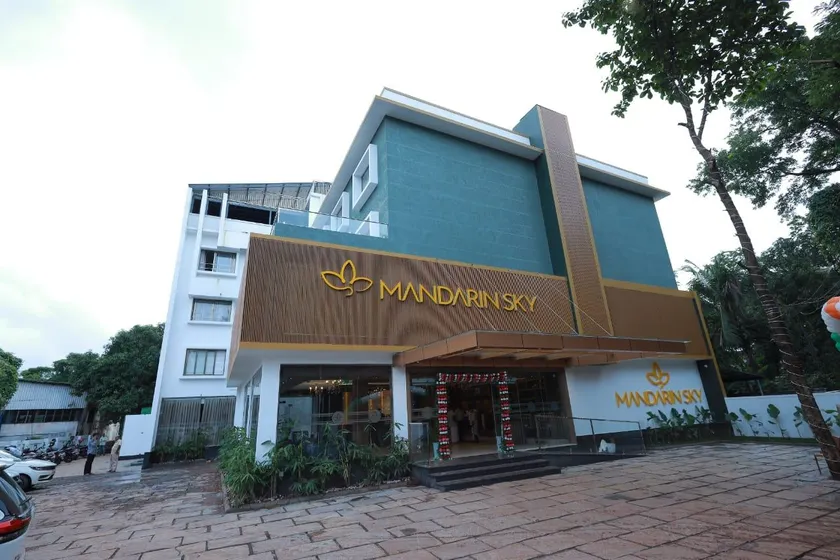 MANDARIN SKY - Image 1