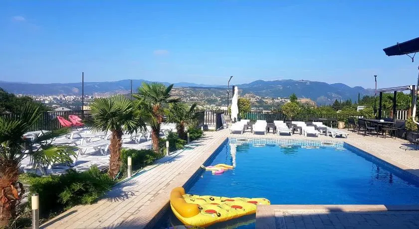 hotel Labyrinth pool - Image 1
