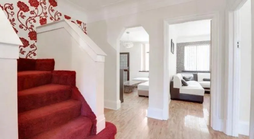 Mansion-8 bedrooms sleeps 24-3 living rooms with Spanish Marble flooring - Image 1