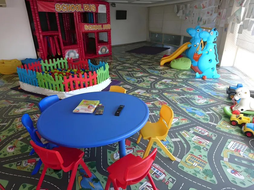 The Corner Park Hotel - Image 1