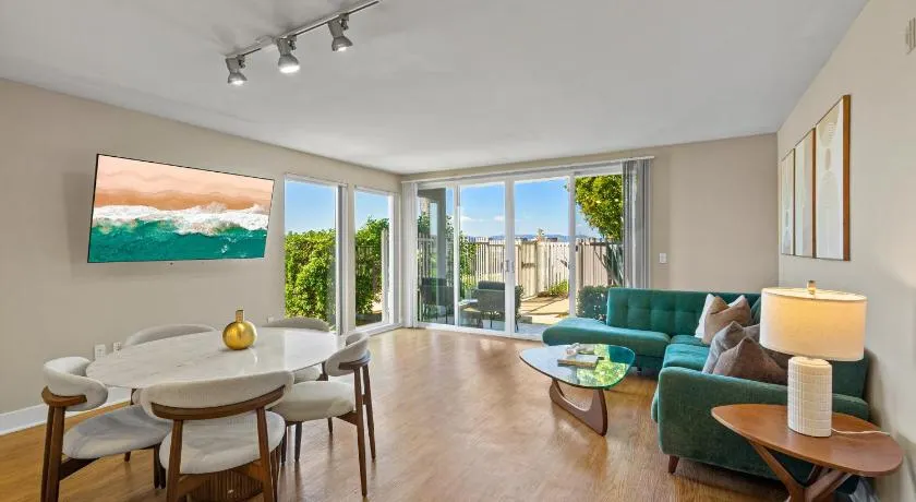 Oceanfront Serenity - 2BR Marina del Rey Luxury Suite - Image 1