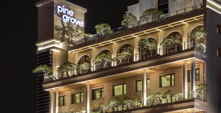 Pinegrove Hotel - Image 1
