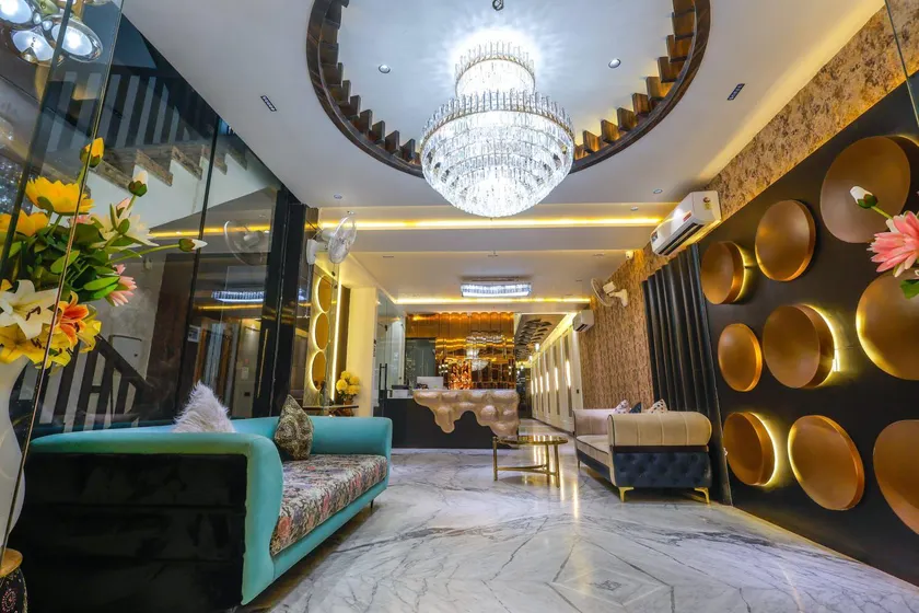 Taj Ronal Luxury Hotels - Image 1