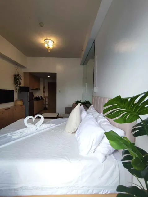 Rhoydez Condotel Breeze Residence - Image 1