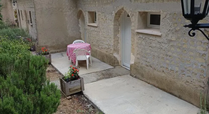 Le clos des Romarins Chambre JONQUILLE - Image 1