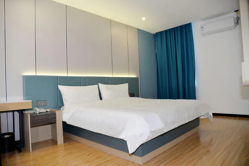 Heyue Hotel - Image 1