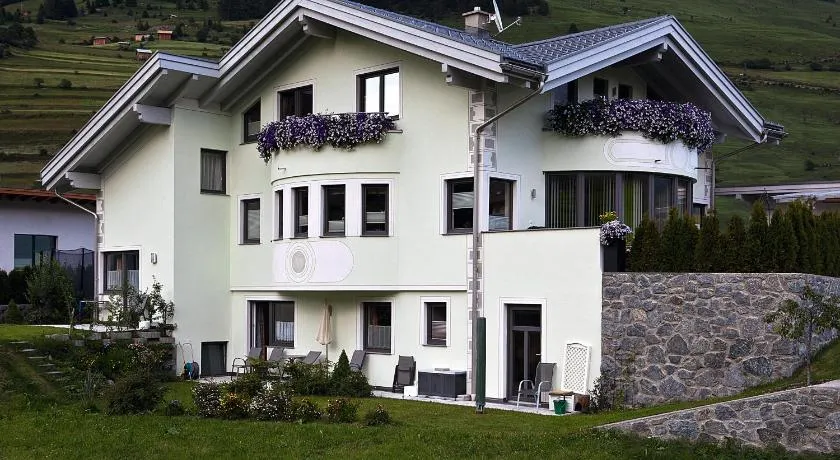 Apart Benita - Image 1