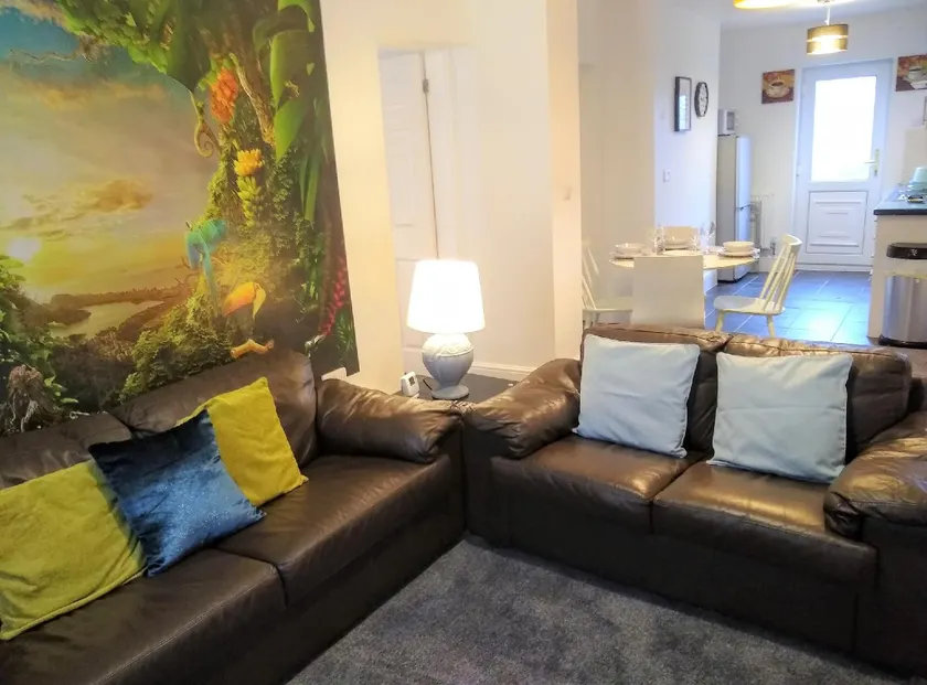 Modern comfy 2-Bedroom flat in St Helens - Image 1